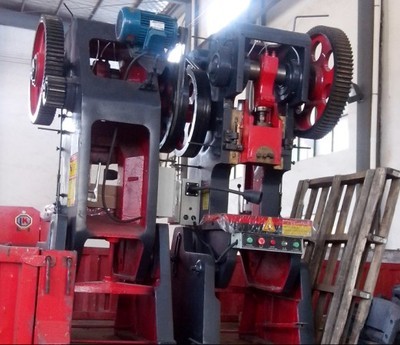 新疆沖床/烏魯木齊63T沖床價格/沖床型號-【效果圖,產品圖,型號圖,工程圖】-中國